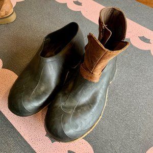 FREE w/ Purchase Ice Traction Rubber Overshoes Size Med fits Women 6 – 9 shoes